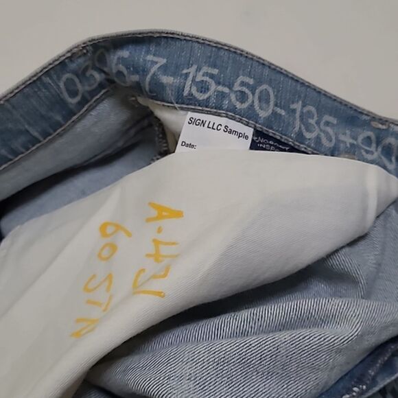 NEW 27 GOLDSIGN LOOSE FIT BUTTON FLY LIGHT STRAIGHT LEG JEANS 28 NWOT - Picture 15 of 15